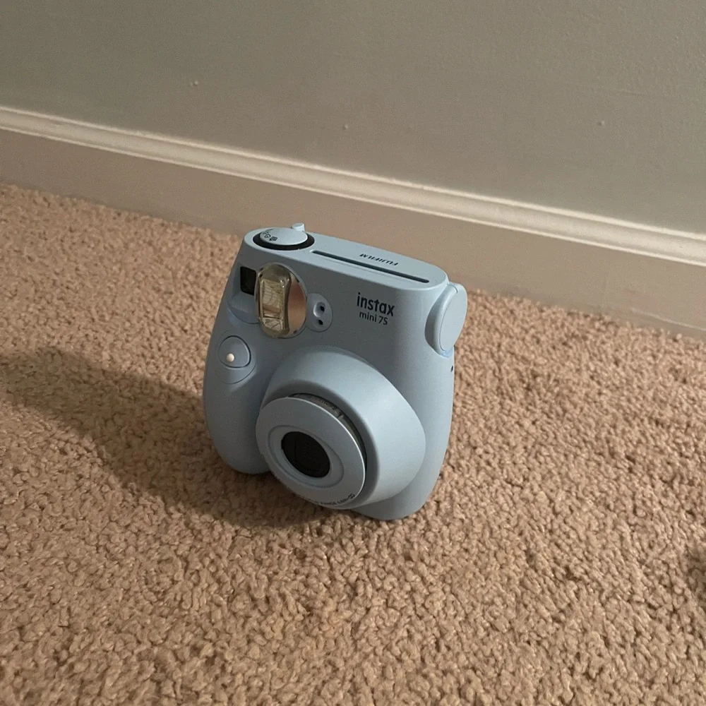 Fujifilm Polaroid Camera- Light blue instax mini 7S and green case